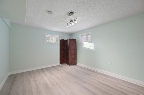 132 17 Avenue Nw, Calgary, AB 