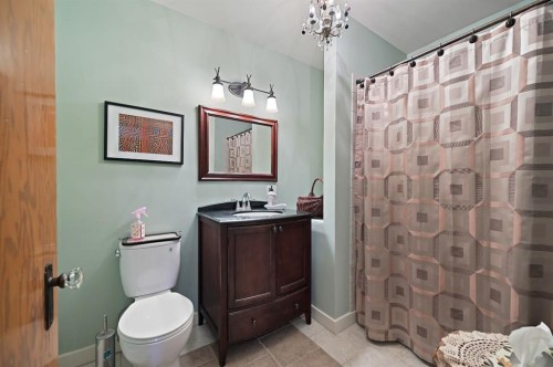 132 17 Avenue Nw, Calgary, AB 