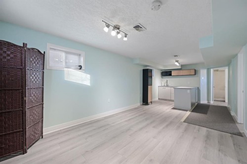 132 17 Avenue Nw, Calgary, AB 