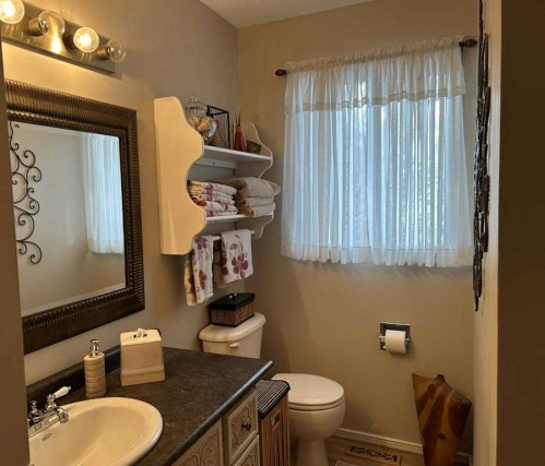 4529 Shannon Drive, Olds, AB - Indoor Photo Showing Bathroom