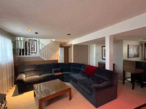 4529 Shannon Drive, Olds, AB - Indoor Photo Showing Living Room