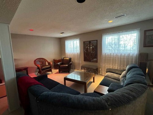 4529 Shannon Drive, Olds, AB - Indoor Photo Showing Living Room