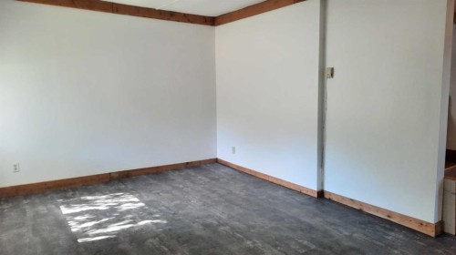 240 2 Avenue, Drumheller, AB - Indoor Photo Showing Other Room