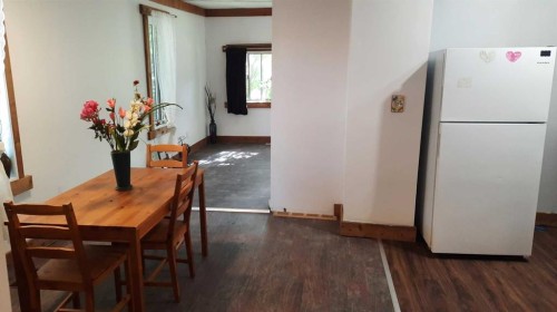 240 2 Avenue, Drumheller, AB - Indoor Photo Showing Dining Room