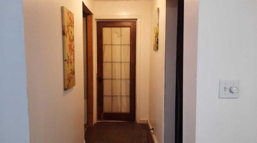 240 2 Avenue, Drumheller, AB - Indoor