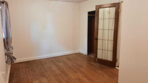 240 2 Avenue, Drumheller, AB - Indoor Photo Showing Other Room