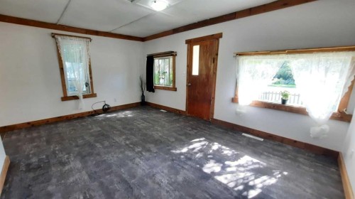 240 2 Avenue, Drumheller, AB - Indoor Photo Showing Other Room