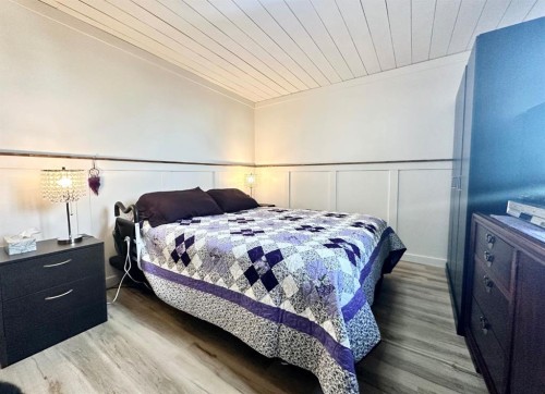 168 2 Avenue West, Tilley, AB - Indoor Photo Showing Bedroom