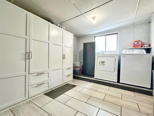 168 2 Avenue West, Tilley, AB - Indoor Photo Showing Laundry Room