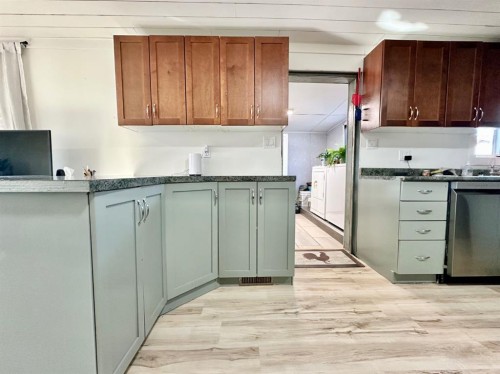 168 2 Avenue West, Tilley, AB - Indoor Photo Showing Kitchen