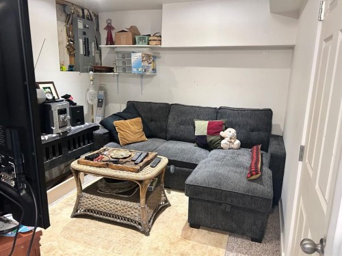 930 Newcastle Trail, Drumheller, AB - Indoor Photo Showing Other Room