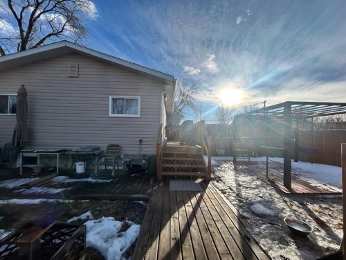 930 Newcastle Trail, Drumheller, AB - Outdoor