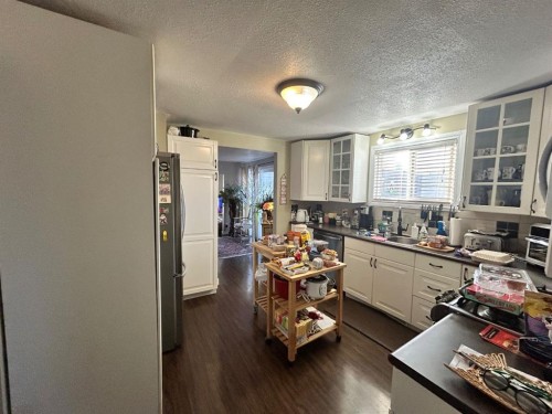 930 Newcastle Trail, Drumheller, AB - Indoor