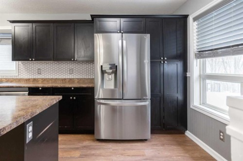 263 Upland Avenue, Brooks, AB - Indoor Photo Showing Kitchen