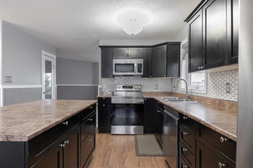263 Upland Avenue, Brooks, AB - Indoor Photo Showing Kitchen With Double Sink With Upgraded Kitchen