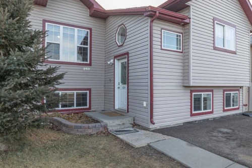 263 Upland Avenue, Brooks, AB - Outdoor