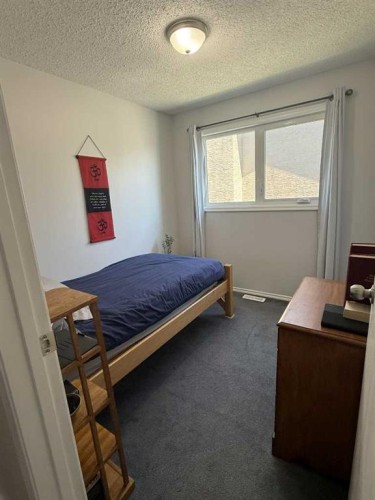 115 Stephens Crescent, Hanna, AB - Indoor Photo Showing Bedroom