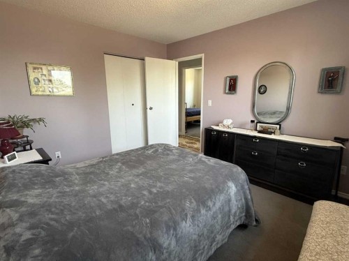 115 Stephens Crescent, Hanna, AB - Indoor Photo Showing Bedroom