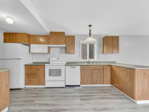 57 Maple Drive West, Brooks, AB 