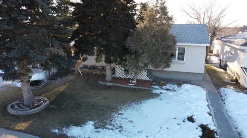 411 6 Avenue WEST Hanna, AB T0J 1P0