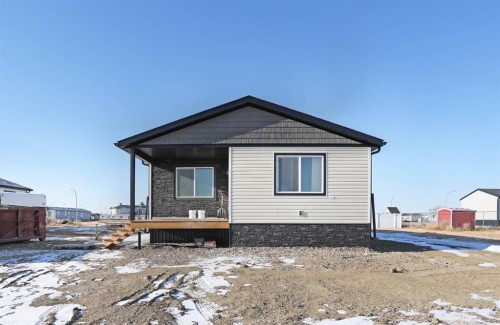 98 Meadowplace Drive, Brooks, AB - Outdoor