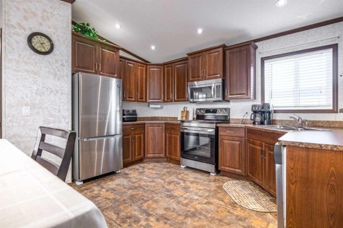 37 Maple Drive, Brooks, AB 