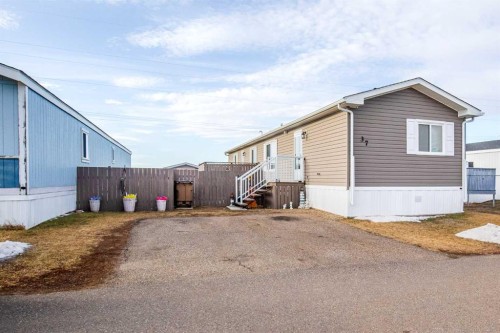 37 Maple Drive, Brooks, AB 