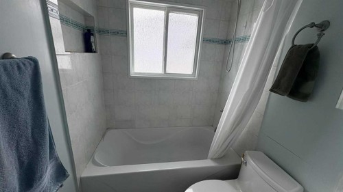 4817 Windsor Avenue, Coronation, AB - Indoor Photo Showing Bathroom