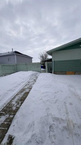 4817 Windsor Avenue, Coronation, AB - Outdoor