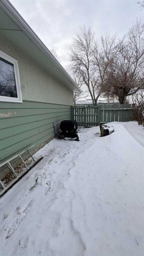 4817 Windsor Avenue, Coronation, AB - Outdoor