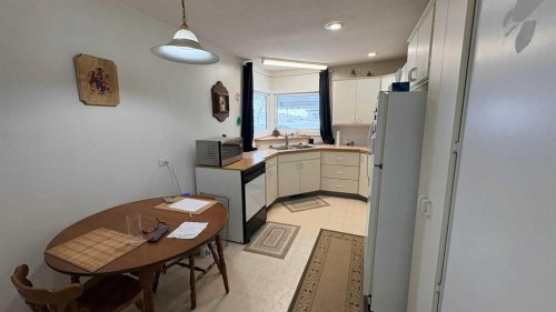 4817 Windsor Avenue, Coronation, AB - Indoor Photo Showing Other Room