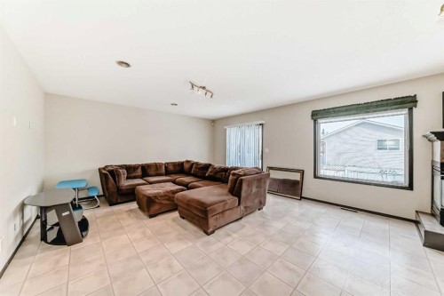 5 Chinook Crescent, Beiseker, AB - Indoor