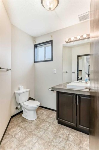 5 Chinook Crescent, Beiseker, AB - Indoor Photo Showing Bathroom