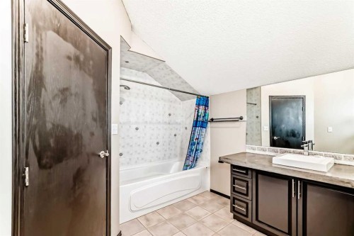 5 Chinook Crescent, Beiseker, AB - Indoor Photo Showing Bathroom