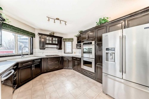 5 Chinook Crescent, Beiseker, AB - Indoor Photo Showing Kitchen With Upgraded Kitchen
