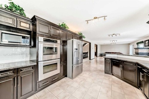 5 Chinook Crescent, Beiseker, AB - Indoor Photo Showing Kitchen