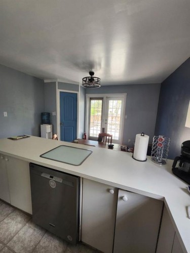44 Wildrose Crescent West, Brooks, AB - Indoor Photo Showing Kitchen