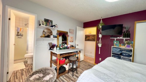 121 Shacker Crescent South, Hanna, AB - Indoor Photo Showing Bedroom