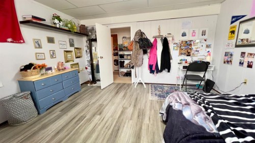 121 Shacker Crescent South, Hanna, AB - Indoor Photo Showing Bedroom