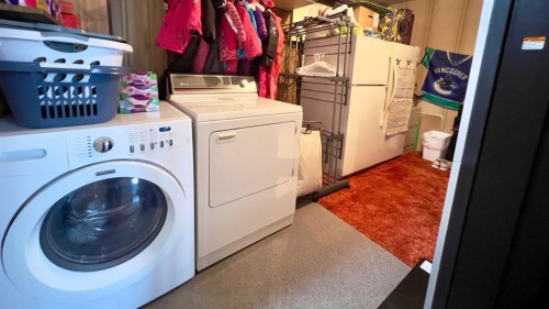 121 Shacker Crescent South, Hanna, AB - Indoor Photo Showing Laundry Room