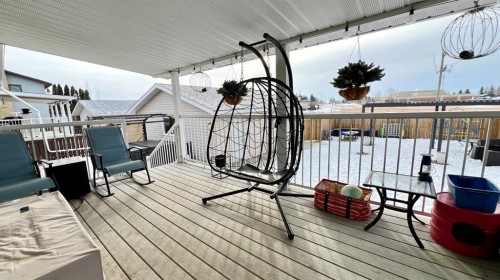 121 Shacker Crescent South, Hanna, AB - Outdoor With Deck Patio Veranda With Exterior