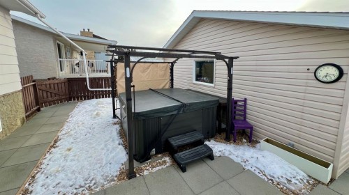 121 Shacker Crescent South, Hanna, AB - Outdoor With Exterior