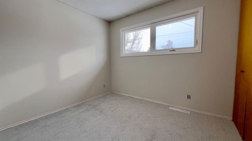 513 6Th Ave West, Hanna, AB - Indoor Photo Showing Other Room