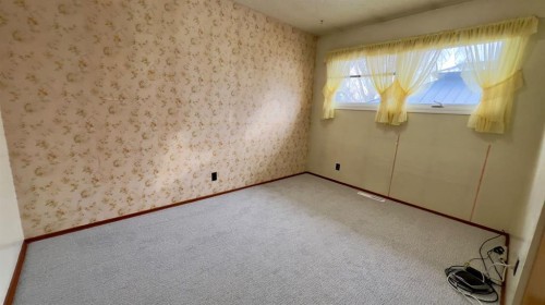 513 6Th Ave West, Hanna, AB - Indoor Photo Showing Other Room