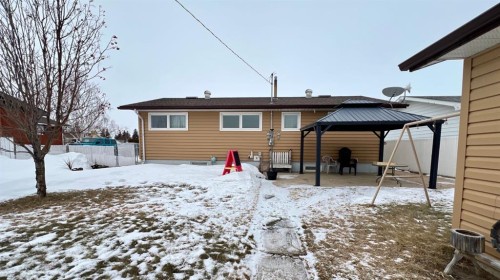 513 6Th Ave West, Hanna, AB - Outdoor