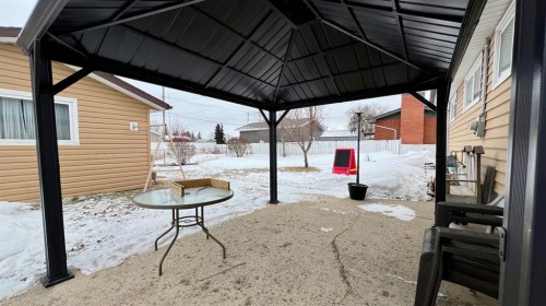 513 6Th Ave West, Hanna, AB - Outdoor With Exterior