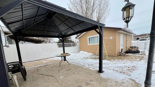 513 6Th Ave West, Hanna, AB - Outdoor With Exterior