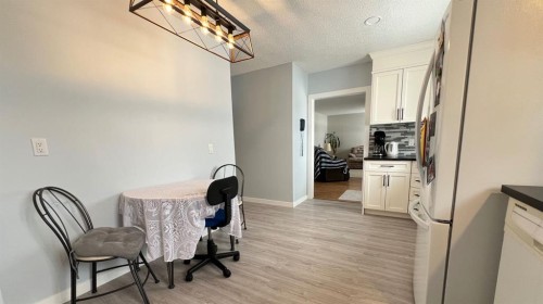 513 6Th Ave West, Hanna, AB - Indoor