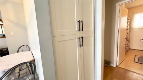 513 6Th Ave West, Hanna, AB - Indoor