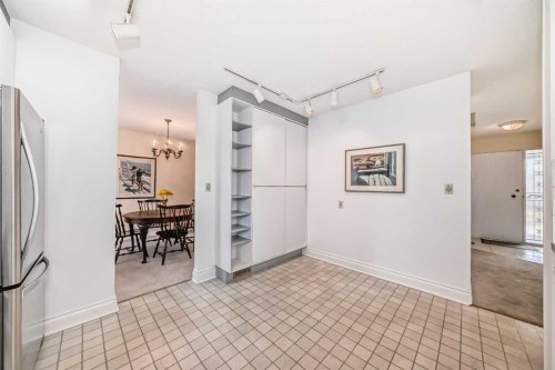 6623 Lethbridge Crescent Sw, Calgary, AB - Indoor Photo Showing Other Room